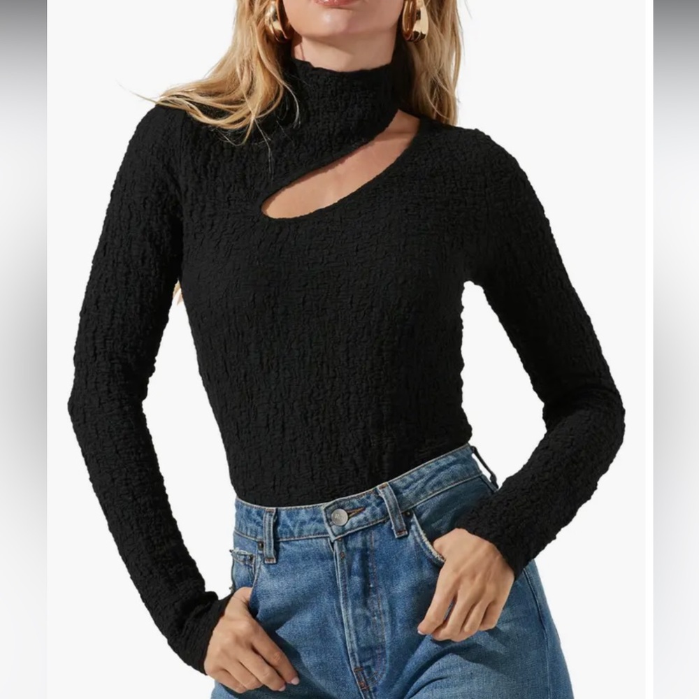 NWT ASTR
Asymmetric Cutout Mock Neck Cotton Blend Top In Black